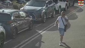 Policisté se snaží zjistit totožnost muže, který v brněnském autosalonu ukradl 19 zpětných zrcátek.