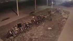Zloděje kol v Břeclavi zachytily kamery.