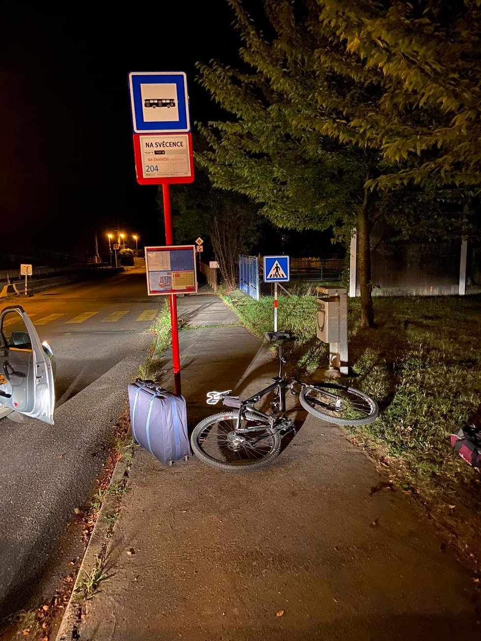 Zloděj (31) ukradl kolo ze střešního nosiče jednoho z  aut na parkovišti OC Černý Most. Policista ho dvě hodiny po oznámení krádeže chytil.