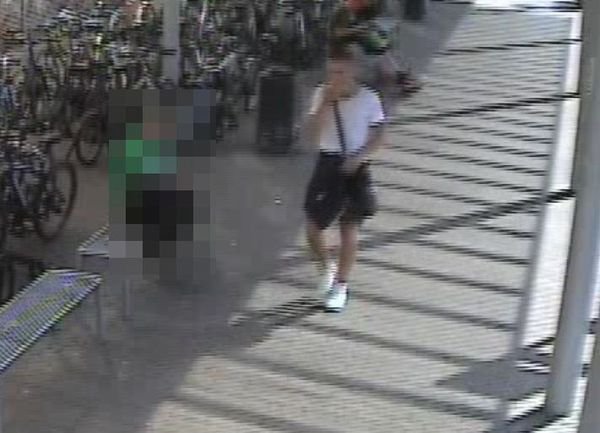Policie pátrá po zloději, který v červenci ukradl horské kolo před nádražím ve Veselí nad Moravou.