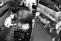 Maskovaný zloděj se vloupal do kavárny na Ládví: Sebral peněženku se 4 tisíci