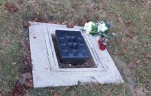 Šok na hřbitově v Radvanci: Náhrobní kámen odnesli zloději!