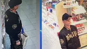 Policie pátrá po muži, který kradl v drogerii v obchodním centru v Praze 6.