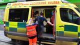 Drama v Plzni: Zloděj při útěku srazil k zemi dva lidi a zranil je