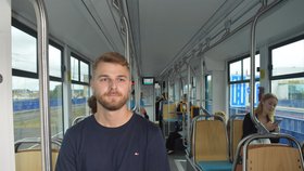Mladík Eduard Ražný (24) zakročil proti šejdířům v tramvaji číslo 2 mířící do Výškovic.