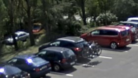 Dvojice zlodějů ve Strašnicích ukradla jízdní kolo přímo z auta.