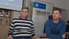 Lví podíl na zatčení pětičlenného rodinného gangu zlodějů, který kradl v nákupních centrech, měli kriminalisté Tomáš Řiháček (vpravo) a Petr Bartuška.