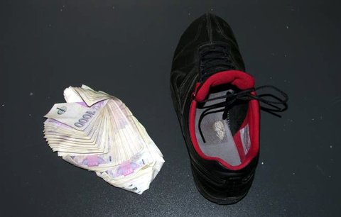 Zloděj schovával v levé botě 37 tisícovek!