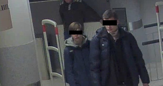 Policie mlsné zloděje z Vinohrad díky poznatkům veřejnosti ztotožnila.