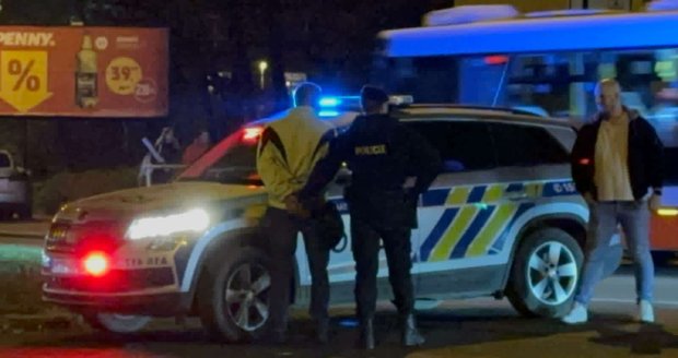 Celostátně pátraný zloděj kradl v obchodě, chytili ho policisté.