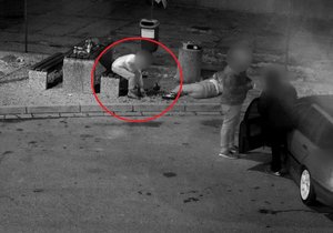 Zlodějka okradla spícího muže v Tišnově za pár sekund.