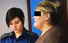 Recidivistka Eva L. (55) u soudu: Seniory okradla  o 250 tisíc korun