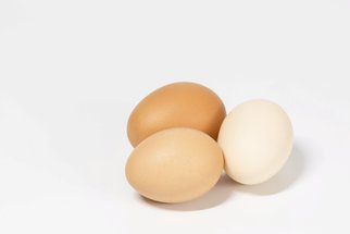 Jak poznáte čerstvá vejce? Jak je skladovat a jak dlouho vydrží? Vše o vejcích přehledně a podrobně