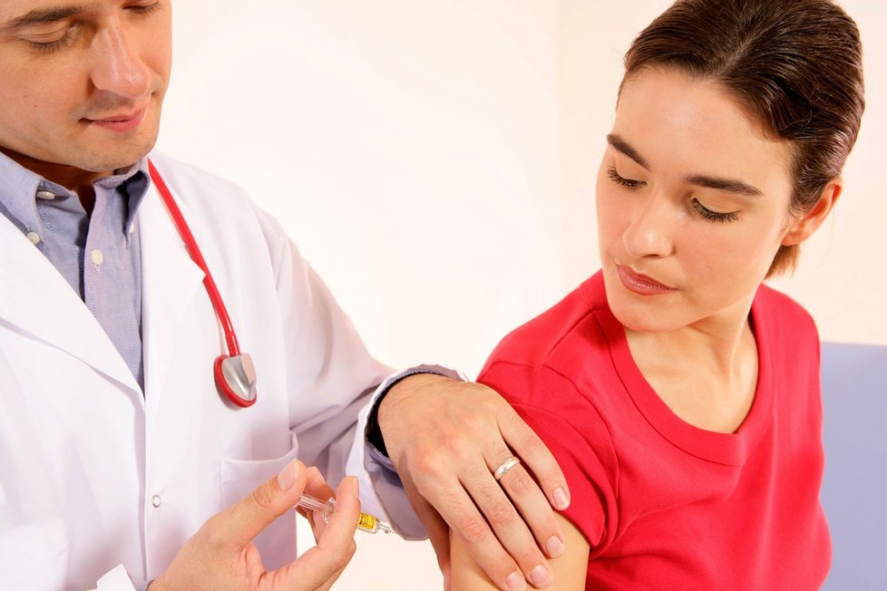Účinnou prevencí před žloutenkou je očkování.