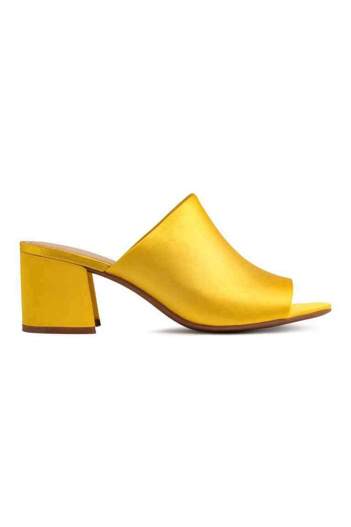 Žluté pantofle, HM, 399 Kč