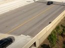 Záhadná žlutá čára na floridské silnici