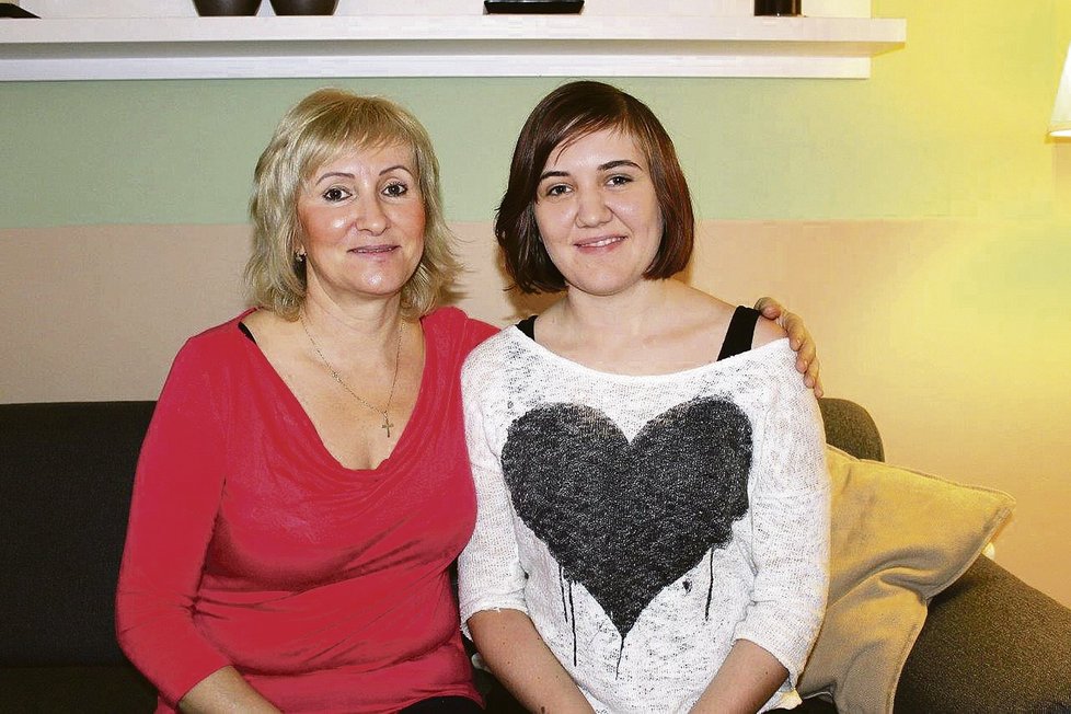Leden 2015 - Čerstvě 18letá a zdravá Nikolka s maminkou.