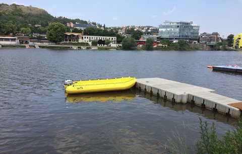 Je libo koupel ve Vltavě? Žluté lázně lákají na relax v nezávadné vodě 