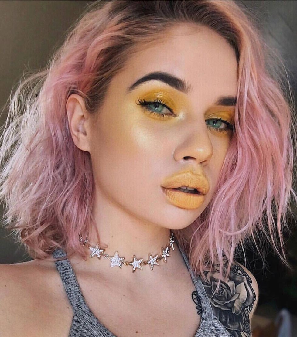Make-up ve žluté barvě