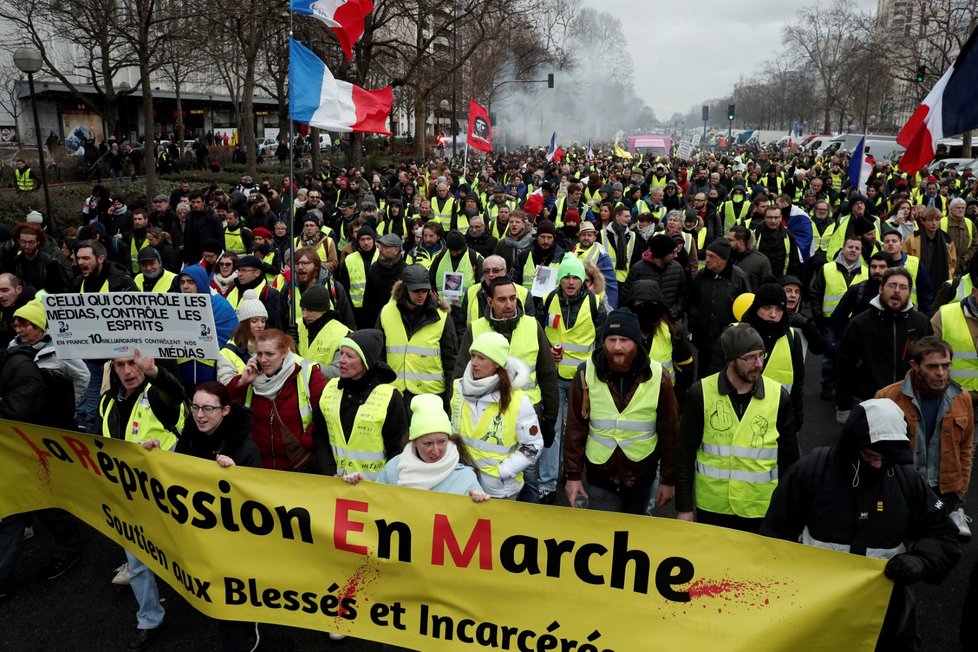 Do protestu takzvaných žlutých vest se v sobotu po celé Francii zapojilo 69.000 demonstrantů (26.1)