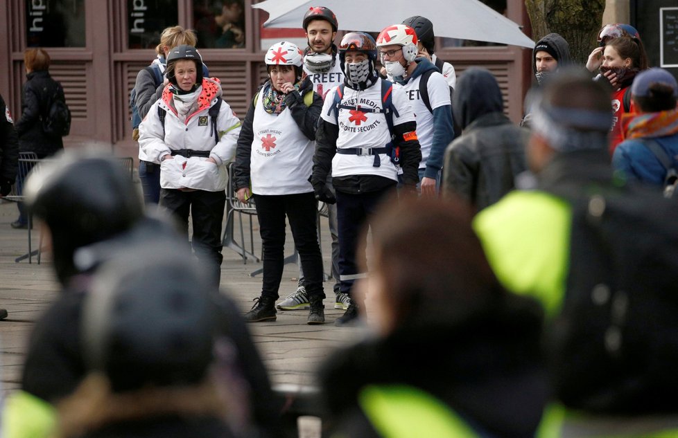 Do protestu takzvaných žlutých vest se v sobotu po celé Francii zapojilo 69.000 demonstrantů (26.1)