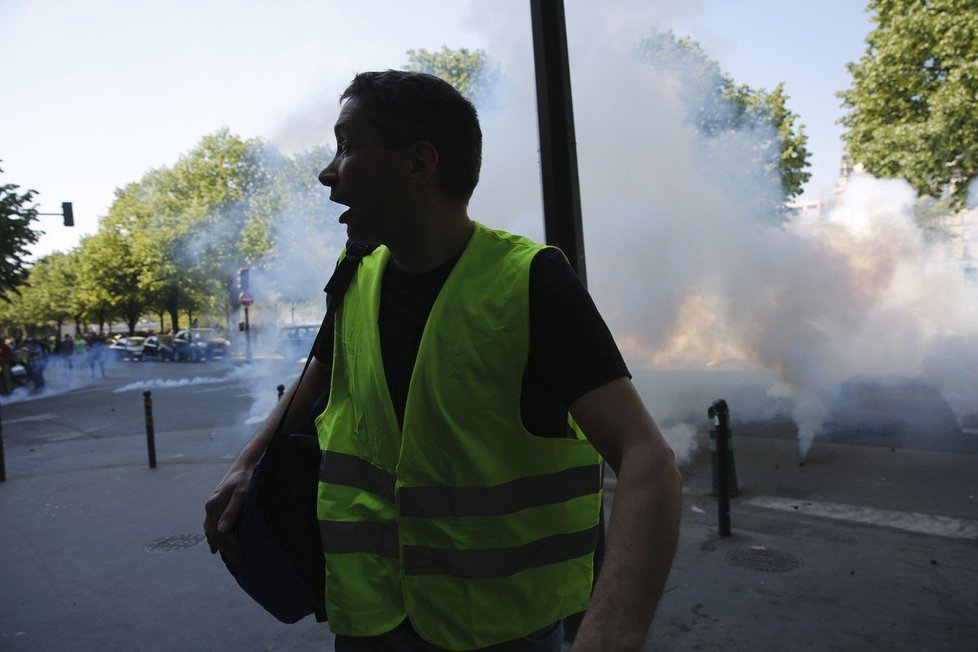 V Paříži začal další protest hnutí žlutých vest.