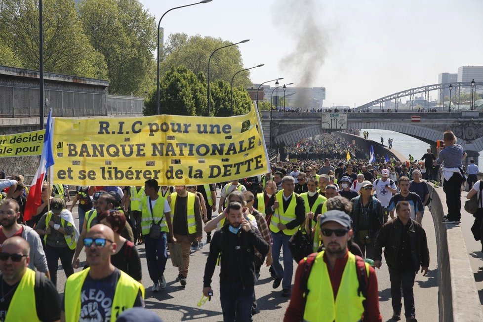 V Paříži začal další protest hnutí žlutých vest.