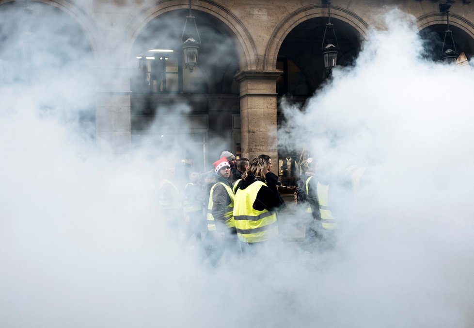 V Paříži proběhly další protesty žlutých vest. (22.12.2018)