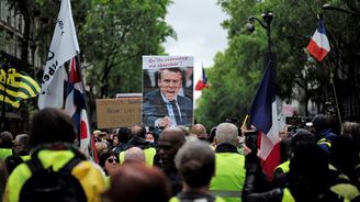 Demonstrace žlutých vest ekonomiku Francie příliš nepoškodily, uvádí zpráva 
