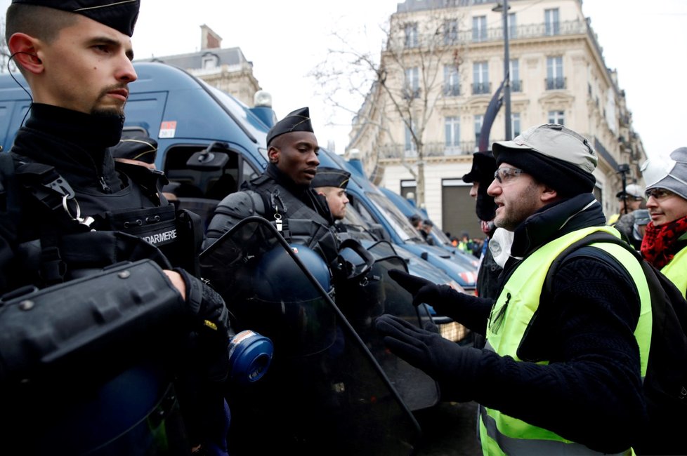 Protesty takzvaných žlutých vest v Paříži (15. 12. 2018)