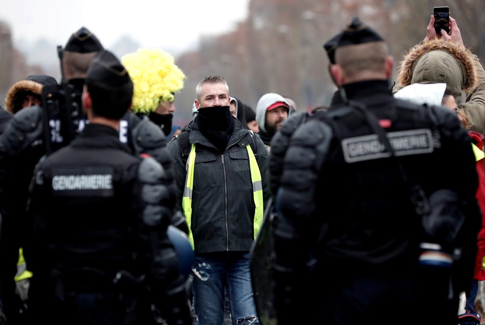 Protesty takzvaných žlutých vest v Paříži (15. 12. 2018)