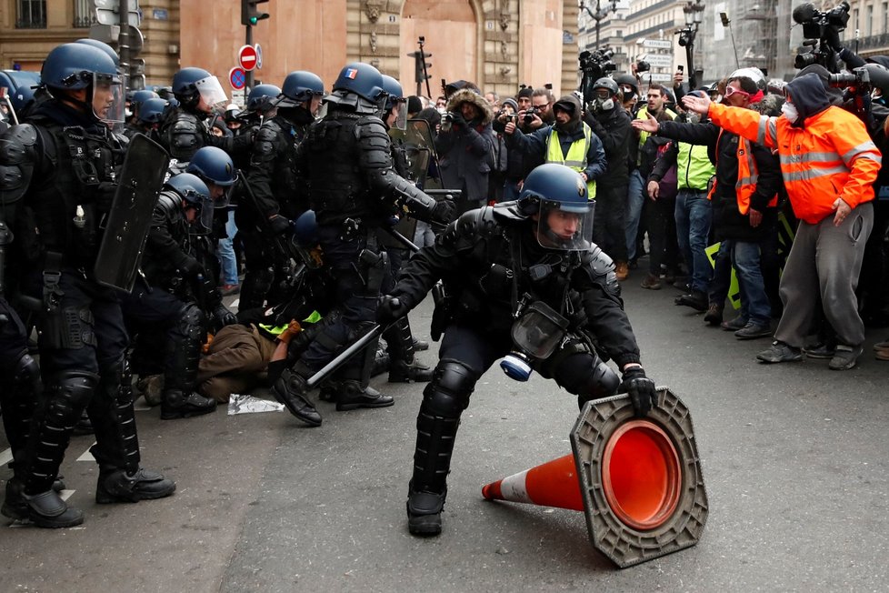 Protesty takzvaných žlutých vest v Paříži (15. 12. 2018)