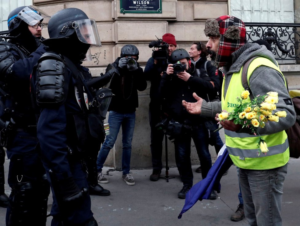 Protesty takzvaných žlutých vest v Paříži (15. 12. 2018)