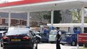 Zmatek u benzínových pump klidní v Británii policie