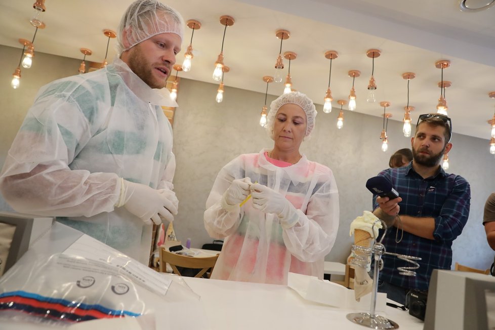 Inspektoři SZPI odebrali vzorky zmrzliny a ledu v cukrárně v centru Prahy. Výsledky testů jsou dlouhodobě neuspokojivé