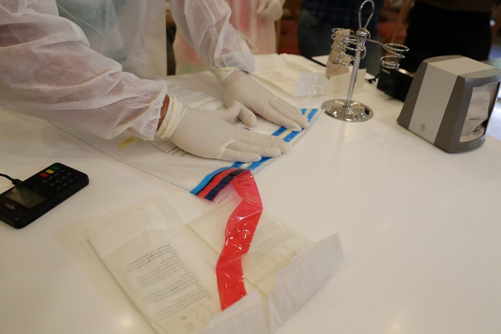 Inspektoři SZPI odebrali vzorky zmrzliny a ledu v cukrárně v centru Prahy. Výsledky testů jsou dlouhodobě neuspokojivé