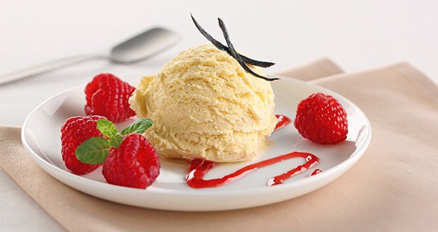 Vanilková zmrzlina patří k nejoblíbenějším příchutím u nás.