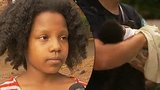 Malá hrdinka: Dívka (10) chytila miminko, které z okna vyhodila matka kvůli požáru!