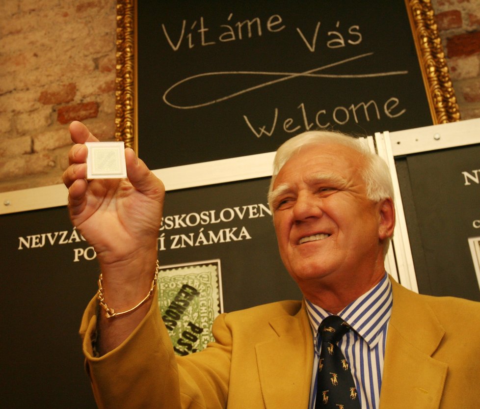 Ludvík Pytlíček nasbíral za svůj život známky za 100 milionů korun!