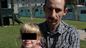 Zuzana (6) se svým tatínkem, který ji chce získat zpět do své péče