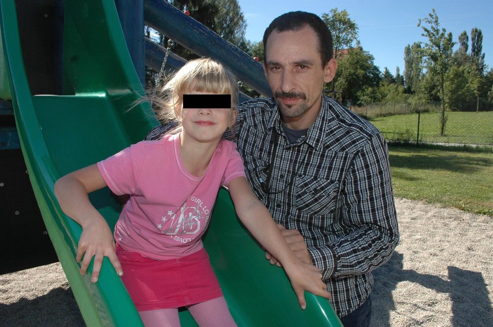Zuzana (6) se svým tatínkem Pavlem N. (40)