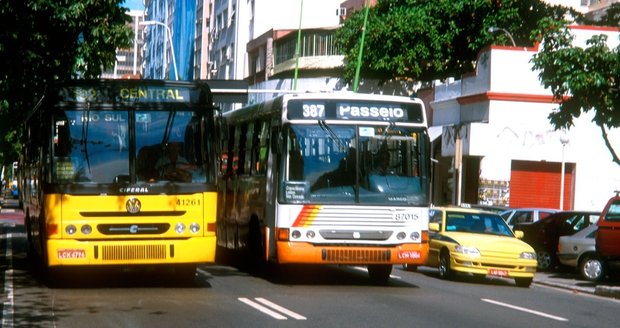 Žena byla znásilňována za jízdy v autobuse celých 30 minut!