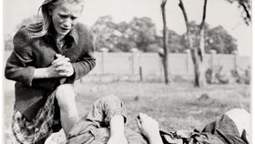 Znásilněné ženy a dívky spojenečtí vojáci často zavraždili (ilustrační foto).