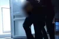 Kriminalisté sexuálního predátora (40) z Proseku stíhají z pěti trestných činů: Soud rozhodne o vazbě