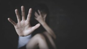 Podmínka za křivé obvinění: Žena nařkla manžela ze sexuálního násilí na dceři  