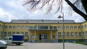 Plavecký areiál Theresienbad ve Vídni, kde ke znásilnění došlo.