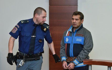 Obžalovaný Jozef Giňa u soudu.