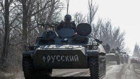 Ruský tank v konvoji.