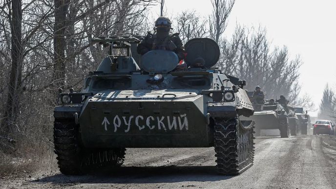 Ruský tank v konvoji