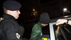 Dva Rumuni unesli, zbili a celou noc znásilňovali mladou dívku na Domažlicku! (ilustrační foto)